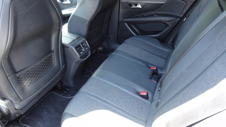 Peugeot 3008 2.0 Blue Hdi GTLine Autom&aacute;tico