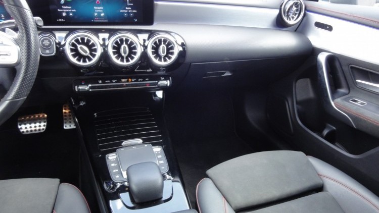 Mercedes-Benz Classe CLA 200 Shooting Brake AMG Line