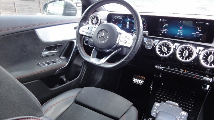 Mercedes-Benz Classe CLA 200 Shooting Brake AMG Line