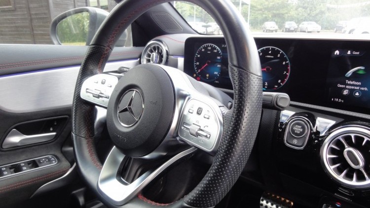 Mercedes-Benz Classe CLA 200 Shooting Brake AMG Line